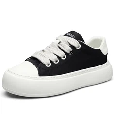 Sneaker putih berjalan bergaya